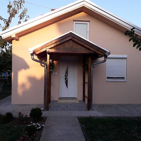 Airport Apartment T&T Surcin Exterior photo